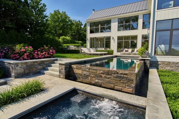 Mancini Spa Close up